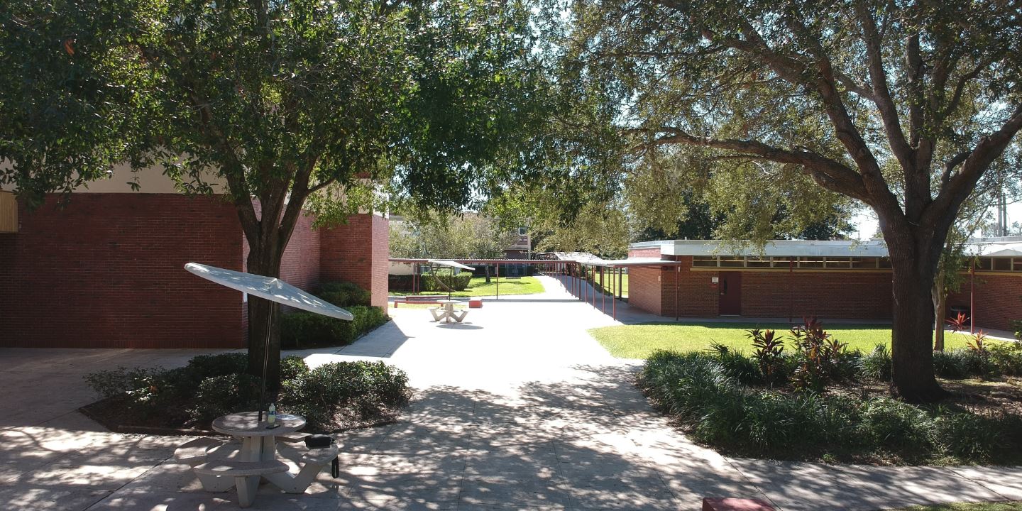 courtyard`
